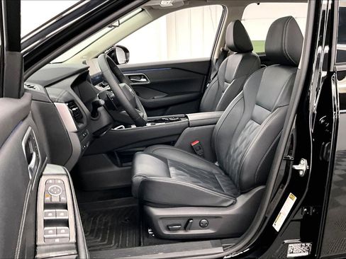 Used 2025 Nissan Rogue Platinum w/ Platinum Premium Package AWD/4WD image 48