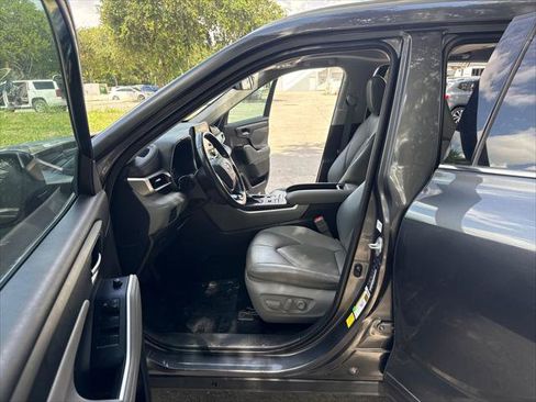 Used 2021 Toyota Highlander XLE AWD/4WD image 17