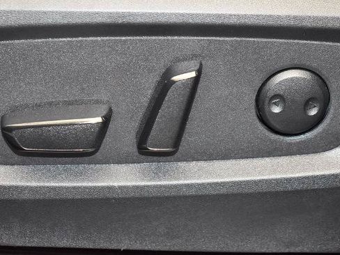 Certified 2025 Nissan Pathfinder SV FWD image 13
