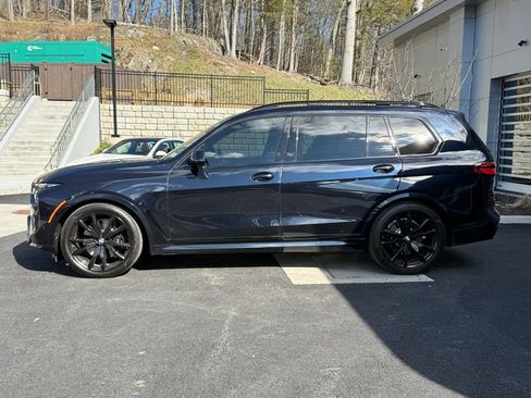Used 2025 BMW X7 xDrive40i w/ M Sport Package AWD/4WD image 4