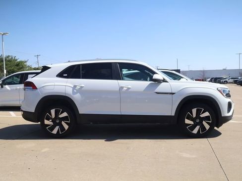 Used 2025 Volkswagen Atlas Cross Sport SE image 4