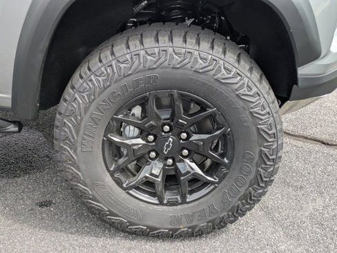 New 2025 Chevrolet Colorado ZR2 w/ Midnight Edition image 11