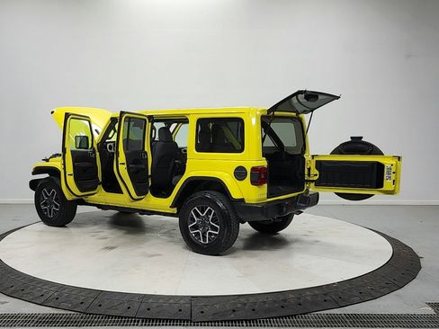 Used 2024 Jeep Wrangler Unlimited Sahara AWD/4WD image 13