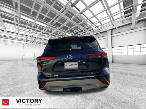 Used 2023 Toyota Highlander Platinum image 4