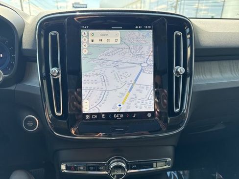 Certified 2025 Volvo XC40 B5 Plus AWD/4WD image 25