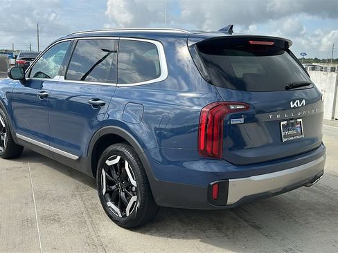 Used 2025 Kia Telluride S image 11