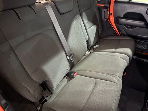 Used 2018 Jeep Wrangler Unlimited Sahara image 35