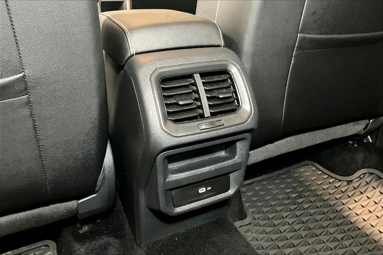 Used 2022 Volkswagen Taos SE FWD image 11