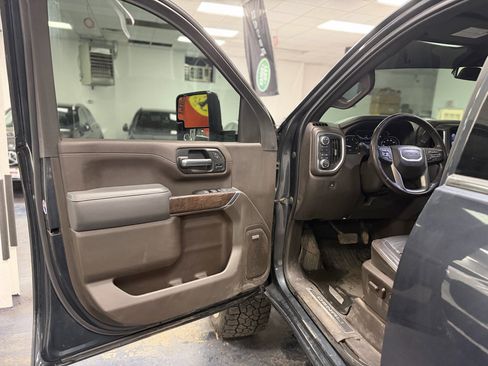 Used 2022 GMC Sierra 3500 Denali image 13