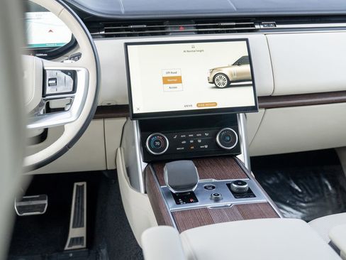 Used 2023 Land Rover Range Rover Long Wheelbase Autobiography image 21