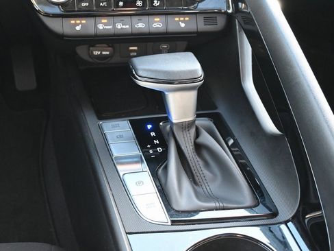 Used 2024 Hyundai Elantra SEL w/ Convenience Package image 16