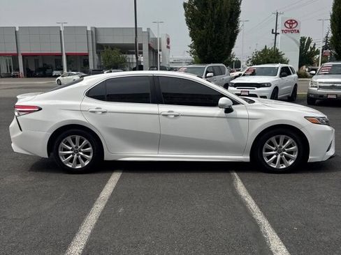 Used 2020 Toyota Camry SE FWD image 4