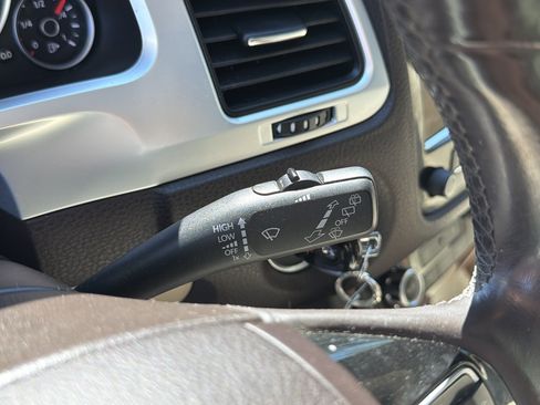 Used 2012 Volkswagen Touareg TDI AWD/4WD image 19