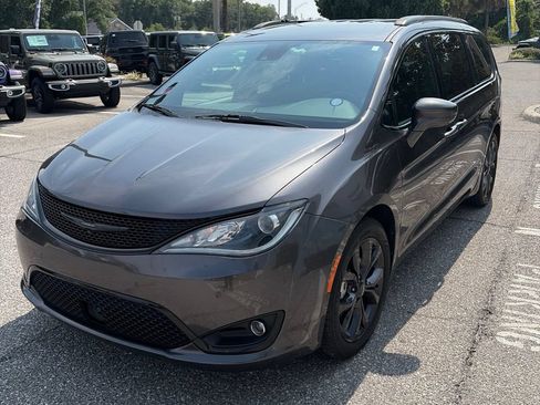 Used 2019 Chrysler Pacifica Touring Plus w/ Advanced Safetytec Group FWD image 1