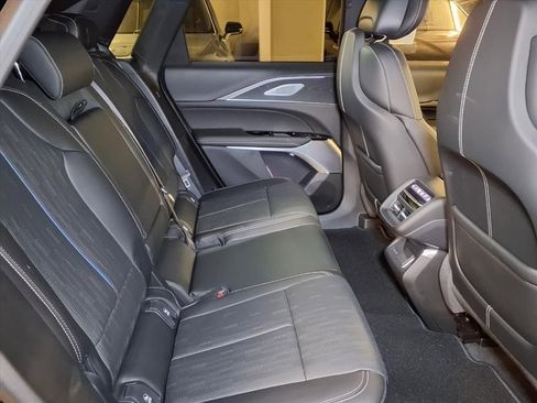 New 2026 Cadillac Lyriq V AWD/4WD image 7