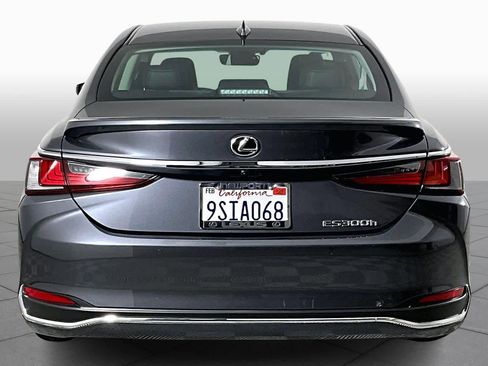 Used 2025 Lexus ES 300h w/ Premium Package image 4