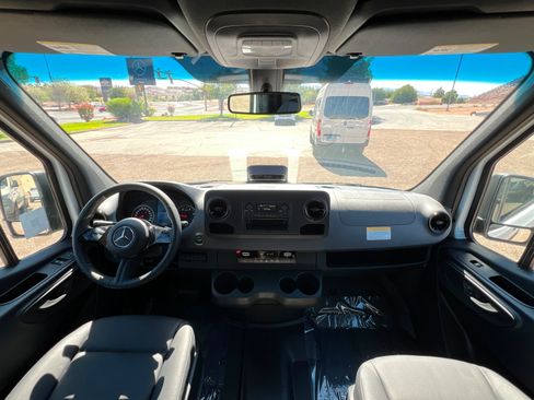New 2025 Mercedes-Benz Sprinter 2500 image 9