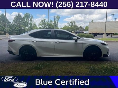 Used 2025 Toyota Camry SE FWD image 5