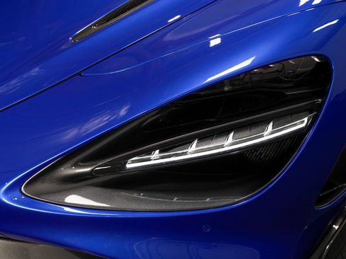 Used 2022 McLaren 765LT RWD image 17