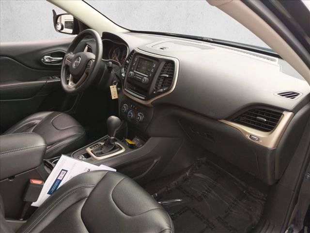 Used 2016 Jeep Cherokee Sport FWD image 19