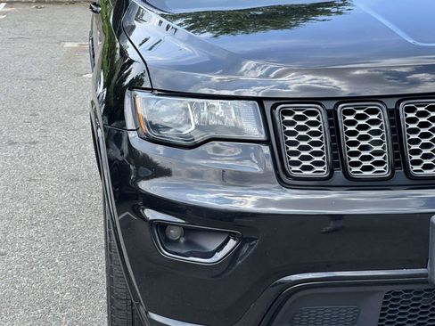 Used 2018 Jeep Grand Cherokee Altitude AWD/4WD image 9