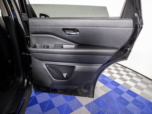Used 2022 Nissan Pathfinder SV FWD image 12