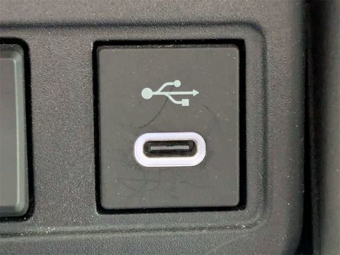 Used 2023 Toyota Corolla Cross XLE image 27