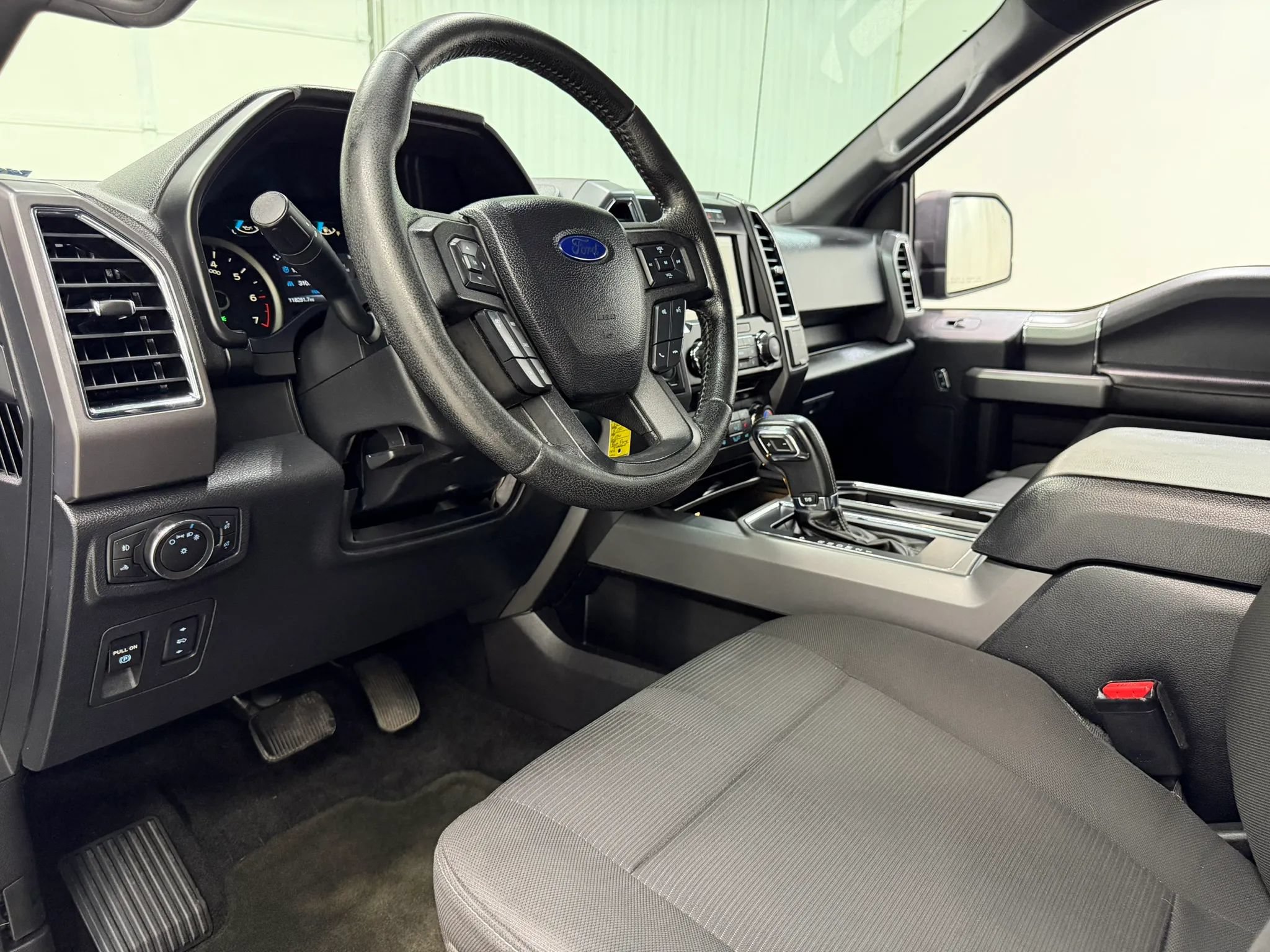 Used 2015 Ford F150 XLT w/ Equipment Group 302A Luxury AWD/4WD image 12