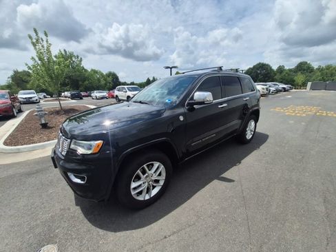 Used 2017 Jeep Grand Cherokee Overland w/ Jeep Active Safety Group AWD/4WD image 2