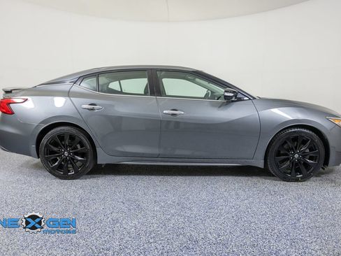 Used 2018 Nissan Maxima SR w/ Midnight Edition FWD image 9