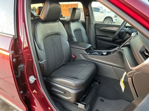 New 2025 Jeep Grand Cherokee L Altitude image 22