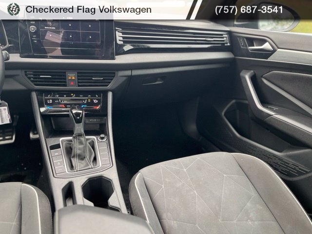 Used 2025 Volkswagen Jetta Sport FWD image 29