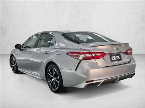 Used 2018 Toyota Camry SE w/ Moonroof Package FWD image 8