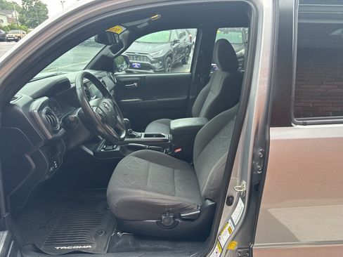 Used 2016 Toyota Tacoma TRD Sport w/ Towing Package AWD/4WD image 17