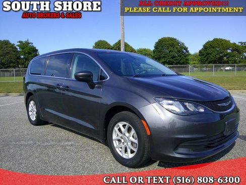 Used 2017 Chrysler Pacifica LX FWD image 1