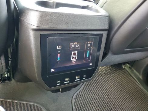Used 2025 GMC Yukon XL Denali Ultimate AWD/4WD image 15