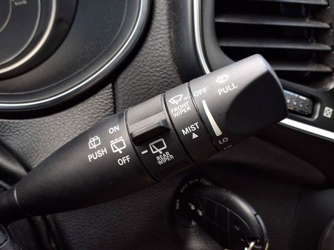 Used 2019 Jeep Cherokee Latitude w/ Popular Appearance Group FWD image 20