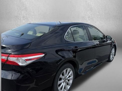 Used 2018 Toyota Camry LE image 4