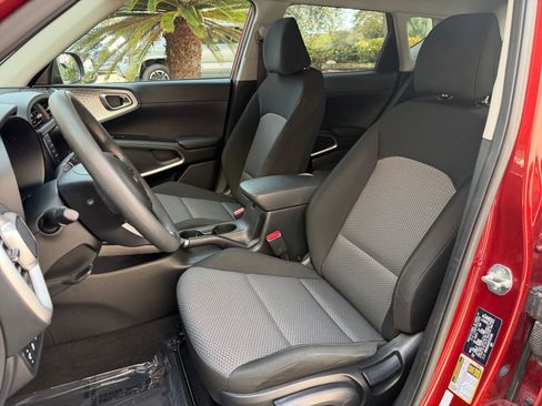 Used 2025 Kia Soul LX w/ LX Technology Package image 22