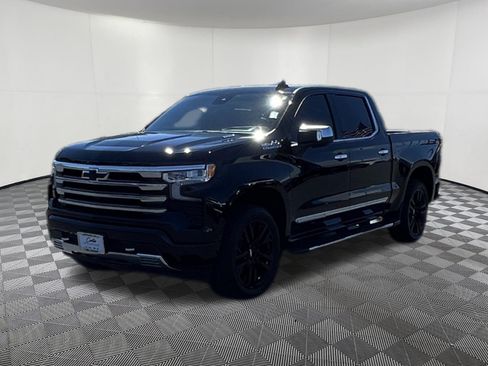 Used 2024 Chevrolet Silverado 1500 High Country w/ High Country Premium Package AWD/4WD image 3