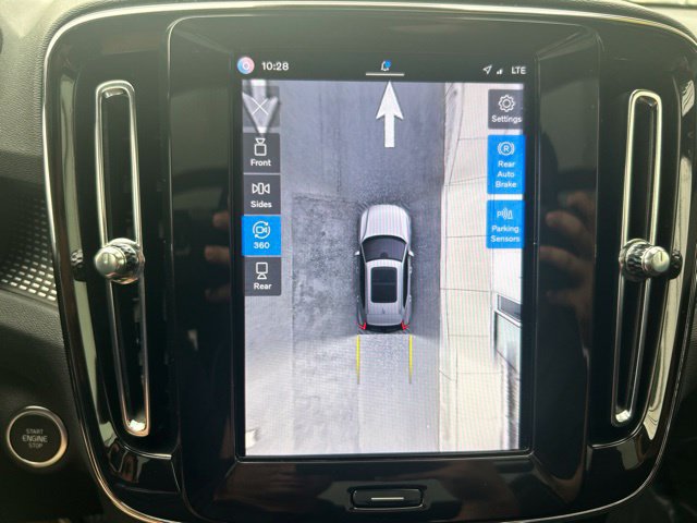 Certified 2025 Volvo XC40 B5 Plus AWD/4WD image 25