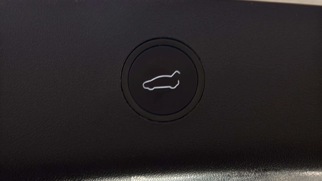 Used 2023 Tesla Model 3 Standard Range RWD image 9