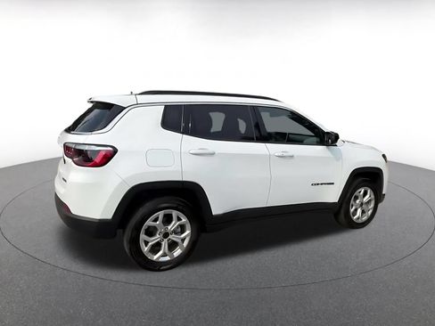 Used 2025 Jeep Compass Latitude AWD/4WD image 14
