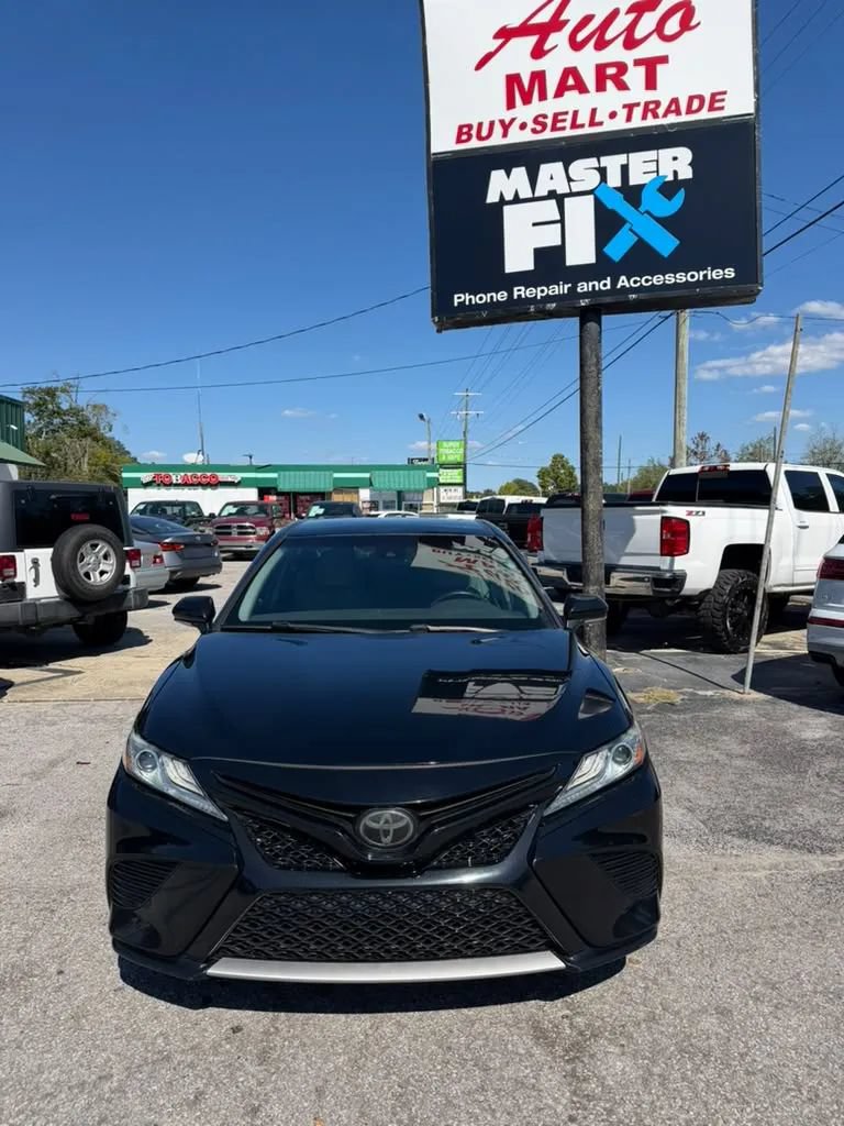 Used 2020 Toyota Camry XSE FWD image 1