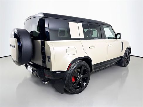 Certified 2025 Land Rover Defender 110 V8 image 5