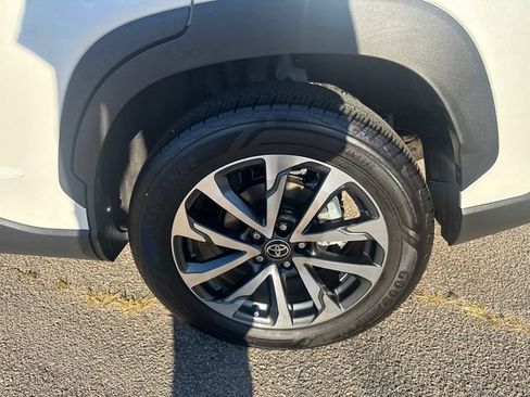 Certified 2025 Toyota Corolla Cross XLE image 19