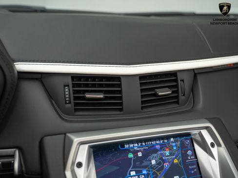 Used 2019 Lamborghini Aventador S image 32