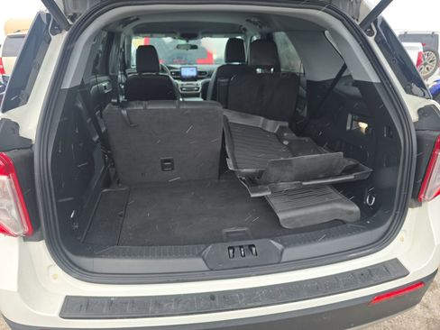 Used 2023 Ford Explorer XLT w/ Equipment Group 202A image 9