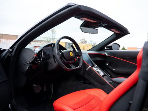 Used 2025 Ferrari Roma Spider RWD image 2
