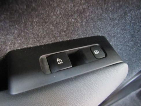 Used 2022 Volvo XC40 P8 Recharge Plus image 30